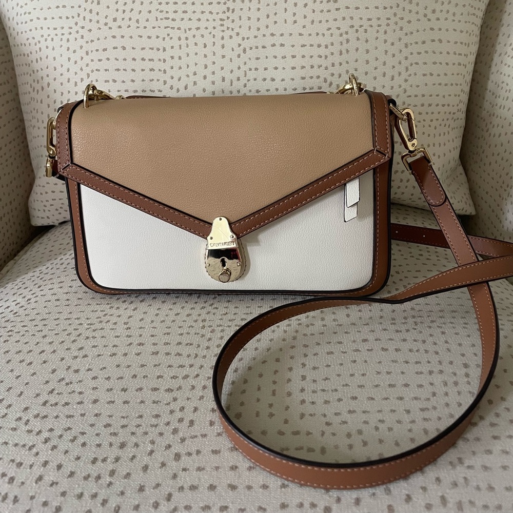 Calvin Klein Leather Crossbody bag.